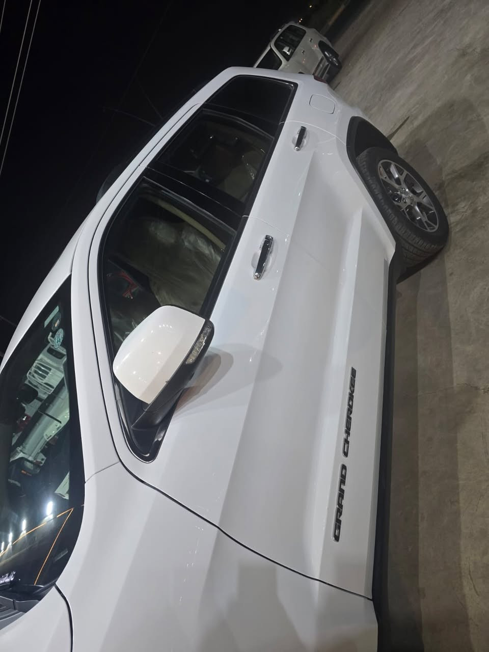 جيب خليجي 2019
فول مواصفات لاريدو وكالة هارلم
 فتحة سقف بانوراما
تشغيل عن بعد
شفتات ستيرن
كراسي جلد لون بيجي 
كراسي الامامية كهرباء
تبريد منفصل قطعتين
زراك لايت
لايتات زنون
مكينه 6 سلندر 3600 
حساس امامي خلفي
توقف ذاتي خلفي
شاشة وكامرة دوارة خلفية
اشارة بالمراية
اوتو ستوب
لد نهاري
ويل حجم 20 وتخم تاير جديد
السيارة كلش حلوة وجاهزة مابيها نقص 
مكاني بغداد 

مكفولة من صبغ شخط رصعة تبديل

مكان السيارة بغداد حي الخضراء
ماشية 70/الف كيلو متر
رقم الهاتف اتصال واتس اب

‭0774 567 2832‬
