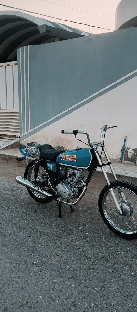 سلام عليكم للبيع نامة حربي محرك انتنس تعمير 25 شاصي 13
اوراق أصولي أصولي جاهز للترقيم 
عندك حربي مراوس راسني خاص نطايح ما أريد
 اريد ناشف 
السعررر 650 وبيه مجال قليل مكاني بلقاسم 
اتصال ***********
