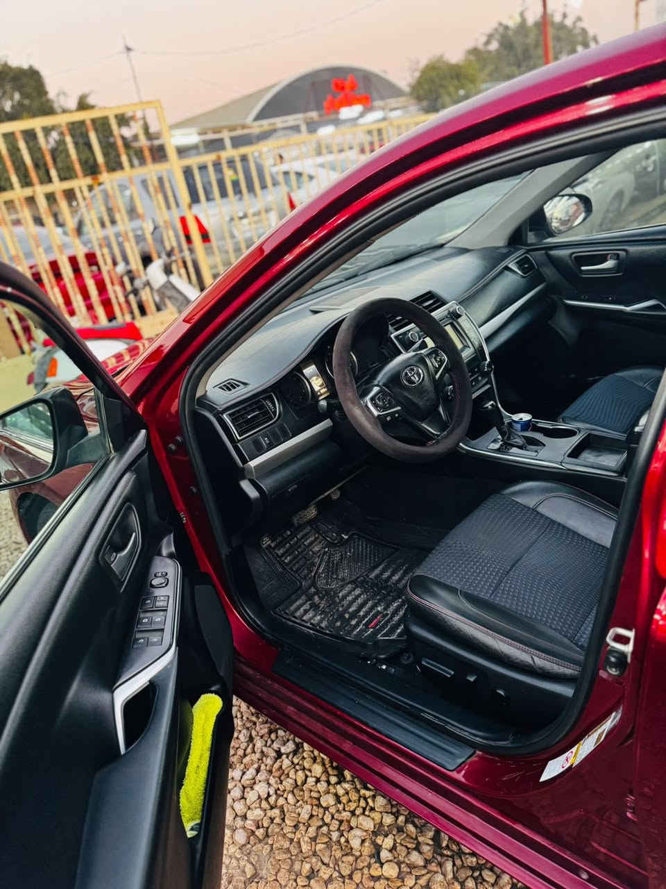 السلام عليكم من رخصه الادمن
كامري 2016 
ماشيه 96
حادثها بدون اي تبديل بنيد مصبوغ وباب السايق صبغ 
مواصفات SE 
رقم اربيل ب اسمي 
مواصفاتها معروفه 
مكينه 2500 
كشن كهرباء 
شاشه 
كامره 
مكانها كربلاء 
السعر ١٤٨ وبيها مجال 
***********
