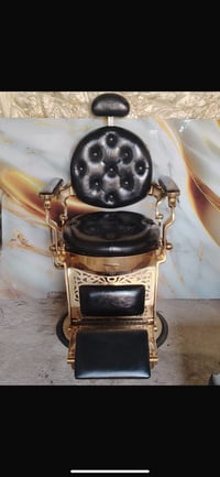 كرسي حلاقة • نظيف وشغال • مدينه القاسم