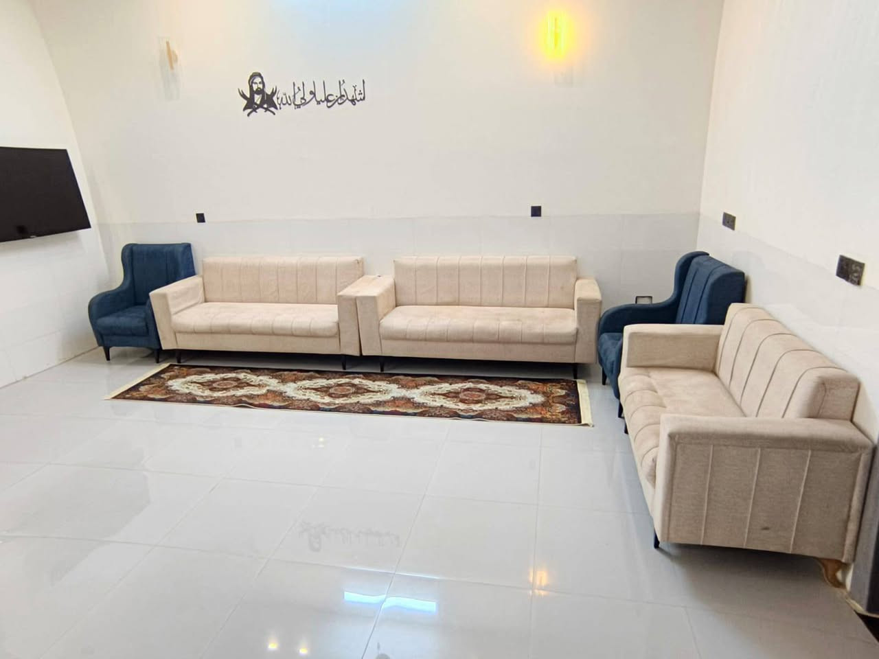 سلام عليكم تخم 10 مقاعد نضيف جدا مكاني صابيات جسر الدوار الشراي يراسلني خاص او يتصل ع الرقم *********** متواجد واتس
