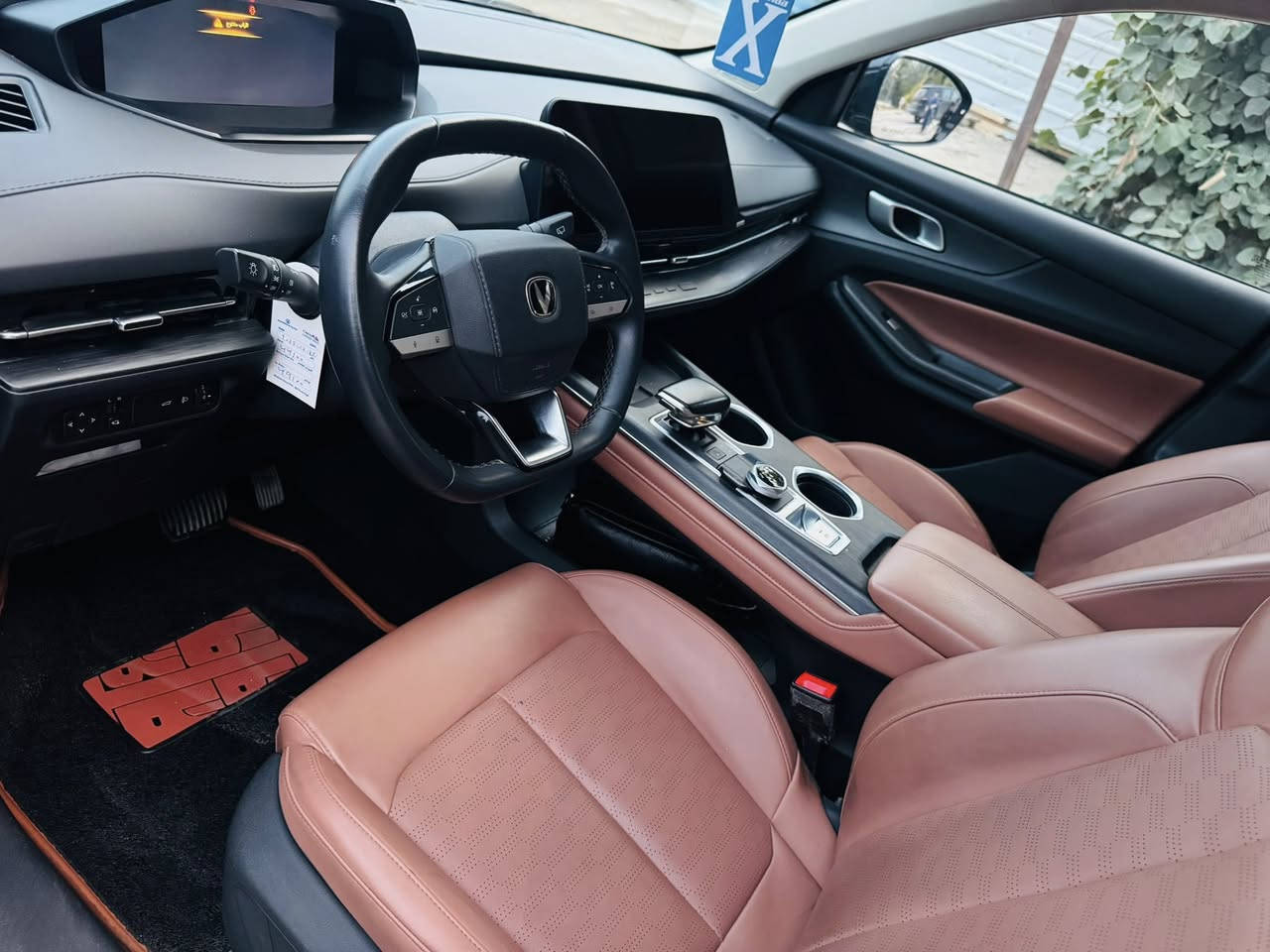 السلام عليكم للبيع شانجان UNI  sالسياره حره بسمي موديل 2025 موصفات السياره مكينه 1500 تيبر كير 7 نمر شاشه تدعم جميع الانضمه كامرات 360 جميع السياره  3 انضمت سرعه رادار سرعه حساسات كل السياره كشنات تبريد تدفئه فته سقف بصمه شحن لاسلكي قطعتين تبريد جنطه كهرباء سعر السياره 158 موبايل *********** مكان السياره بغداد حي الجهاد
