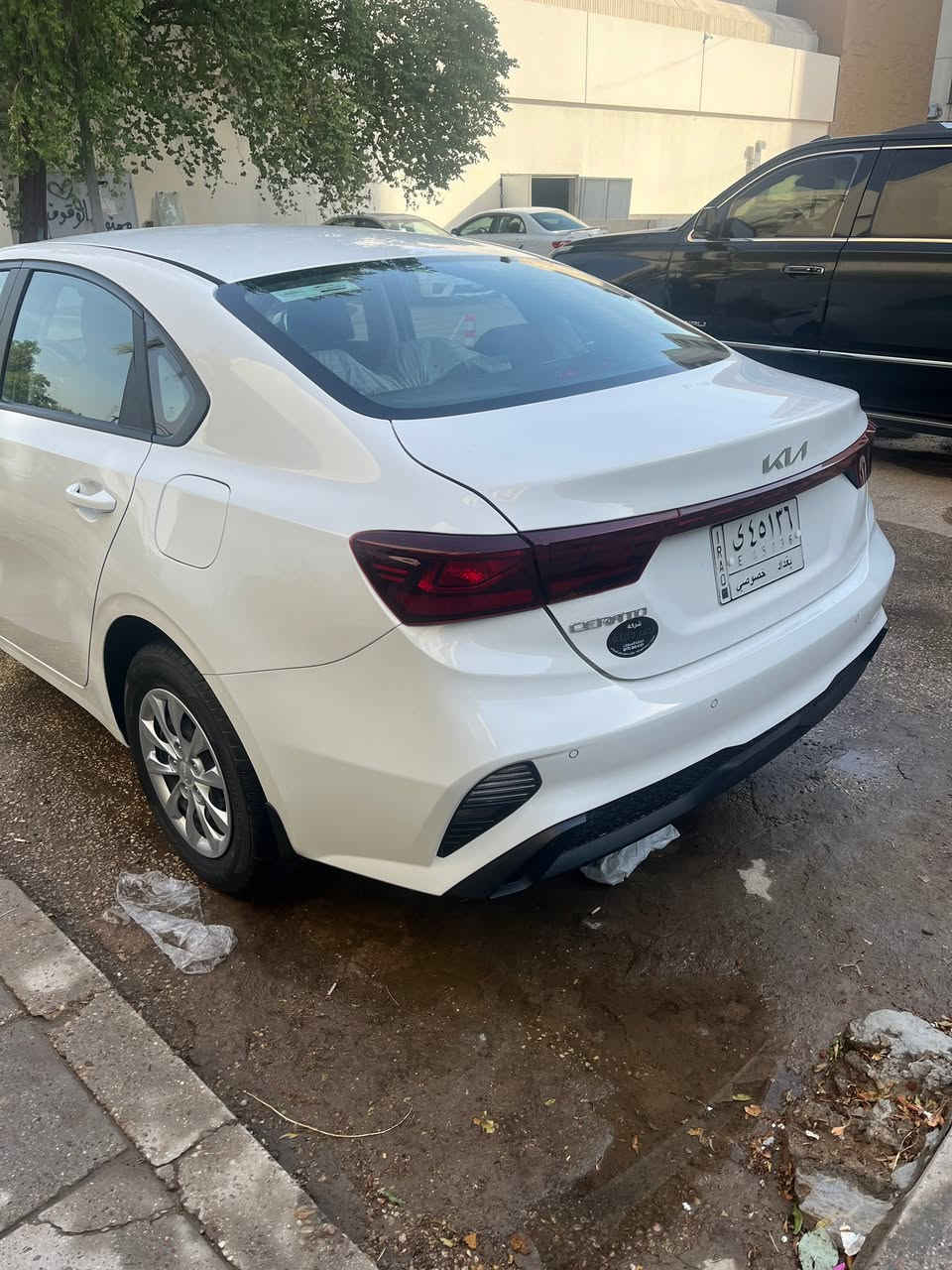 السلام عليكم سيراتو خليجي للبيع فقط محرك 2000 مكفولة ماشية 28
السعر 170 وبيها مجال  للاتصال ***********
