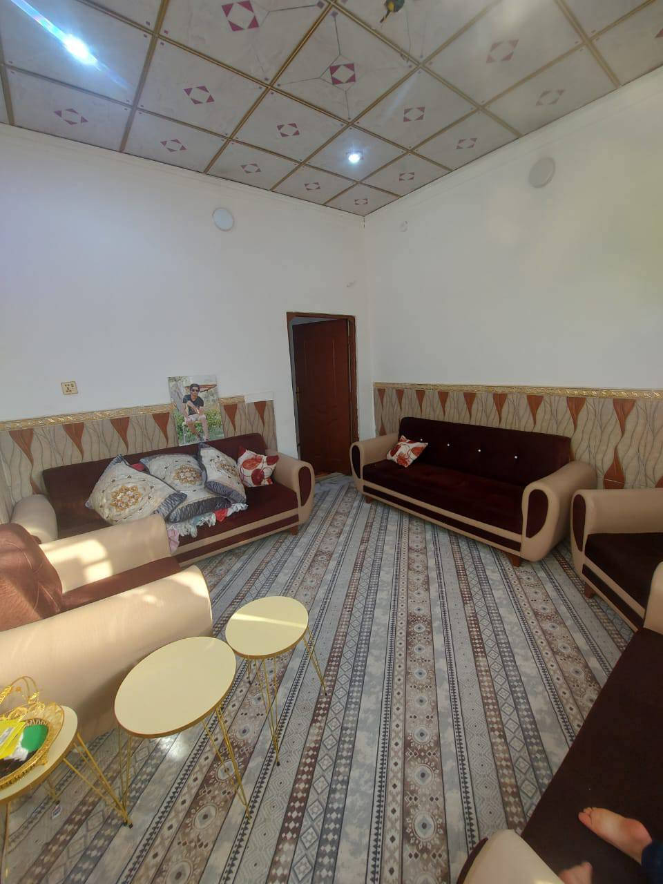 للبيع بيت مساحته 100 متر بشارع المطار القديم فرع صيدليه البراكيه بي غرف وصاله ومطبخ واستقبال وتخاريج صب فوك وجوه ارضيته بورسلين السعر 28 مليون وبي مجال
***********
***********
