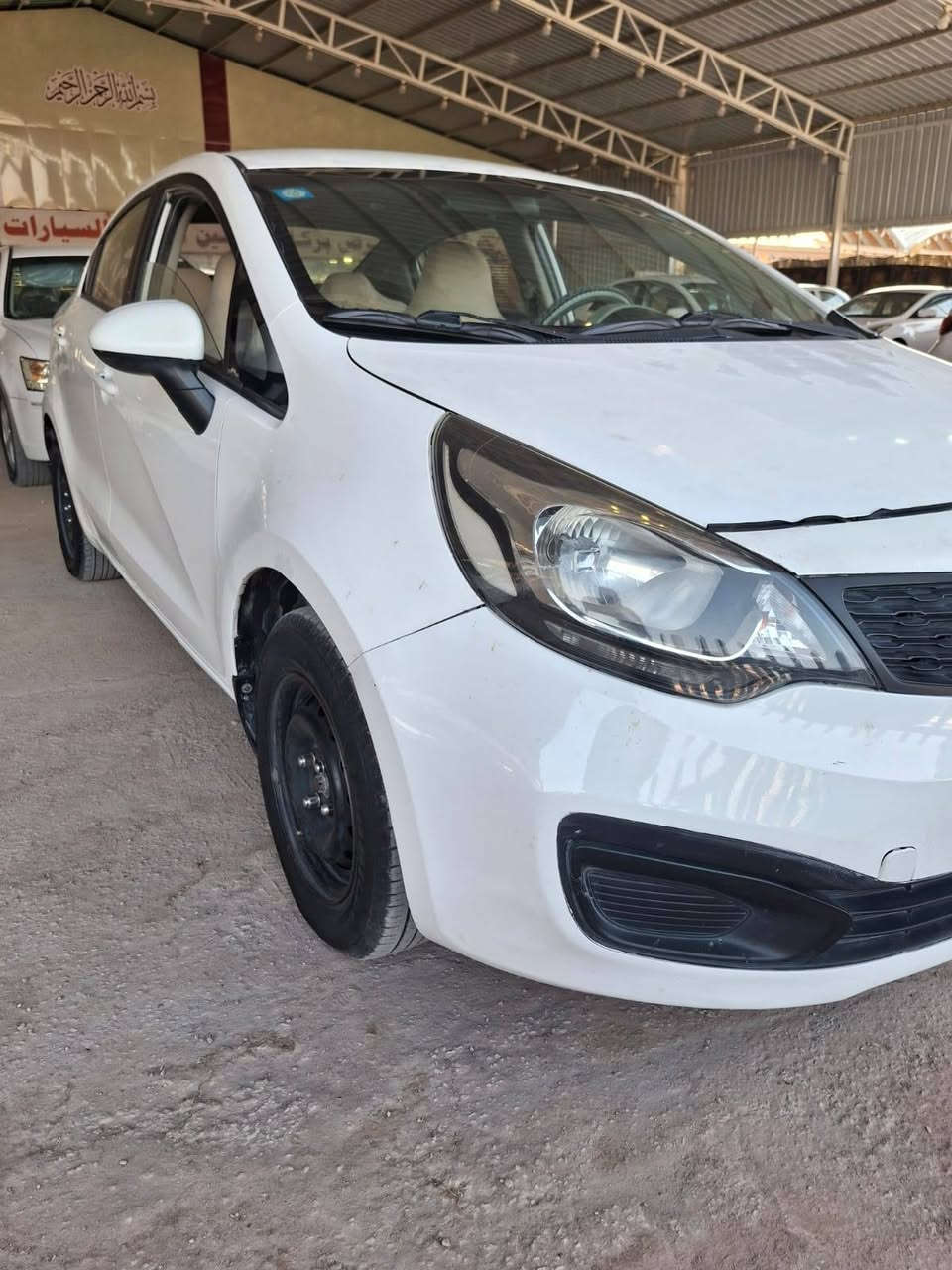 كيا ريو ١٤ للبيع
بيها صبغ بنيد وجاملغ فقط

السيارة جاهزه من كلشي 
محرك ١٦٠٠

رقم نجف

ومكان نجف

وسعر ٧٥

***********

