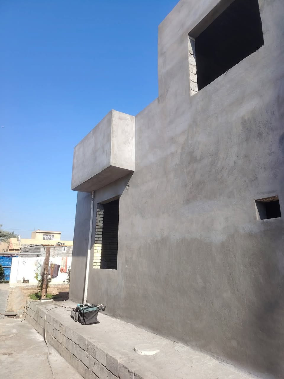 البخ ونثر سقل وجرار وتشميع وصبغ متفرغ حالين كادر كامل جاهز وبكاني العبيدي ***********
