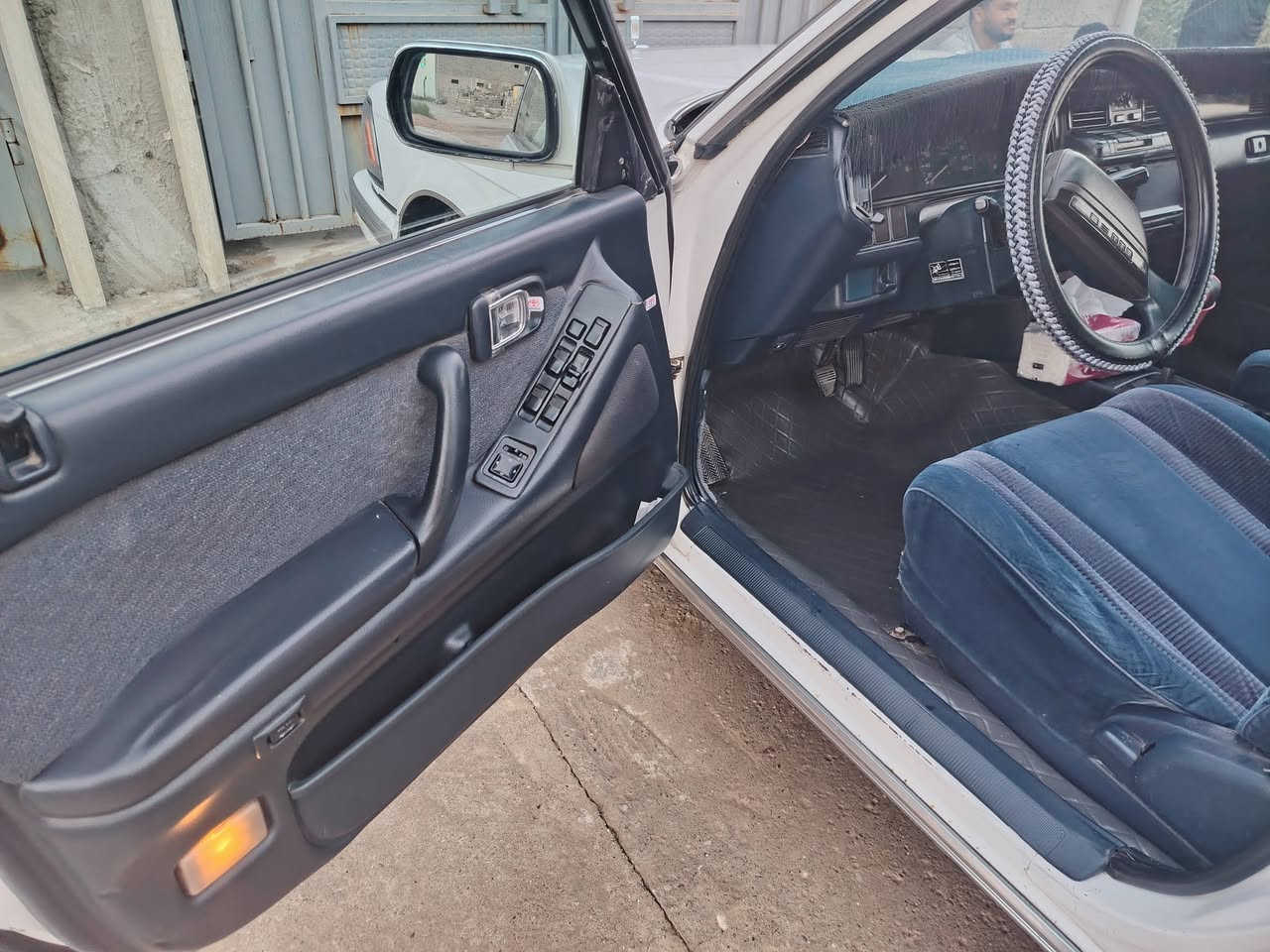 سيدان موديل88محرك كير شرط 2،5
بدون معجون بس اشويه بالبوند شبر
شرط تحويل سنويه جديد سنويه كابون بنزين
السياره جديده غرفتها وخارجها سياره مال بيت
سعر80وبيها مجال***********
