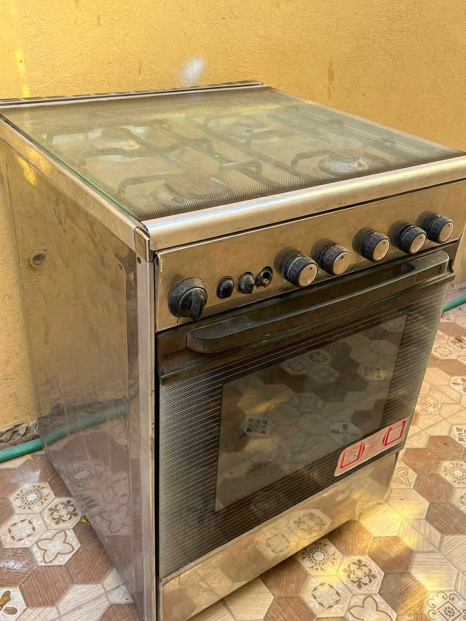 طباخ كريازي شغال كله عيون وفرن نضيف مابي ضرر وتخم تركي 10 نفرات خشب اصلي ثقيل شراي يتفصل خاص او واتساب اتصال ***********
