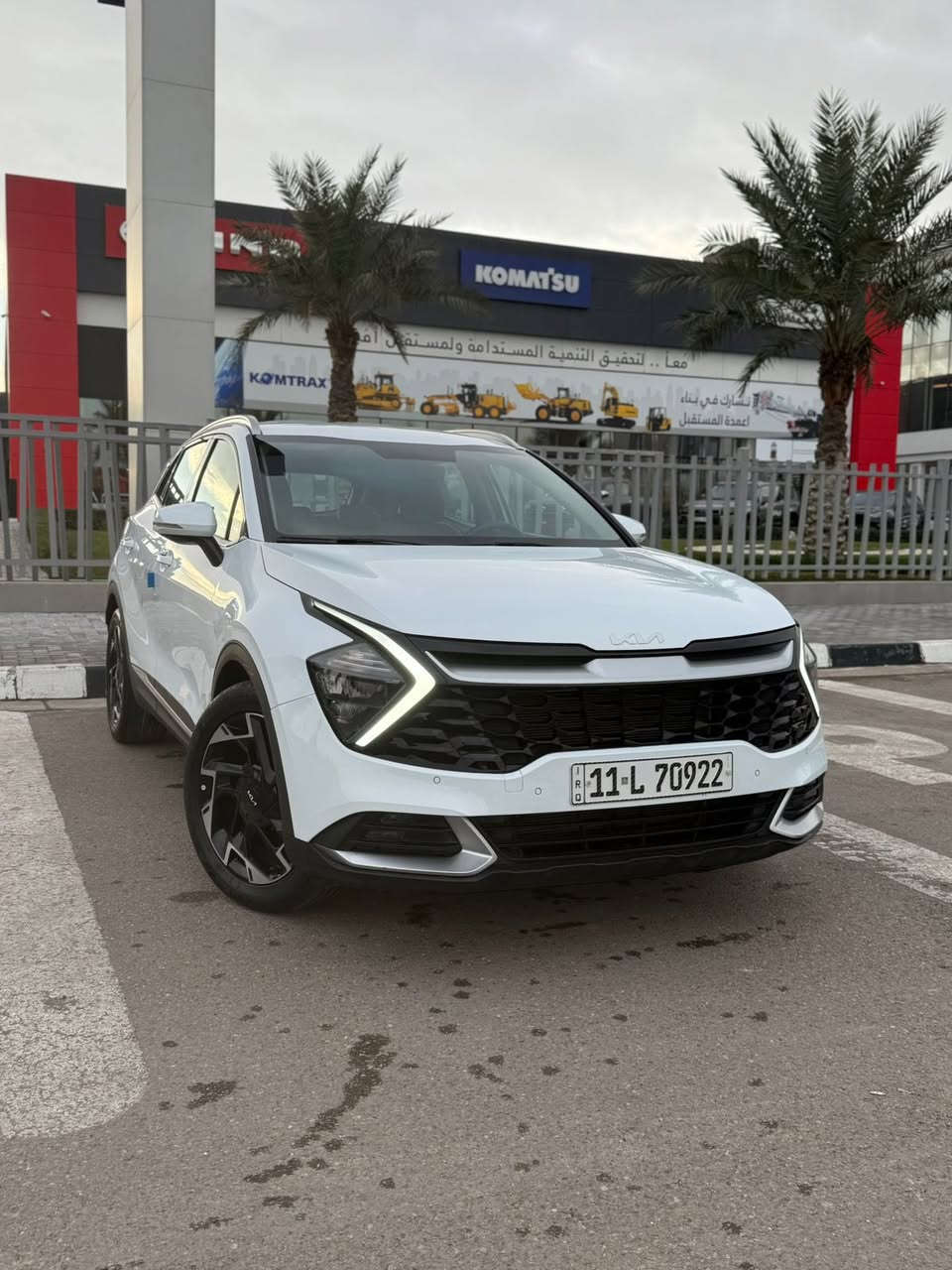 السلام عليكم / سبورتج موديل /2024 
محرك /2000 ضمان شركة الدوليه 
مكفوله من البارد / والصبغ 
السياره ع وضع الشركه / رقم بغداد 
مواصفات / كراسي كهرباء / بصمه 
تشغيل عن بعد / شاحن واير ليس / 
تدفئه كشنات + الستيرن 3 اضمت قياده 
كراسي كهرباء / سايد بريك بصمه / 
مري شفط / حساس خلي امامي 
تبريد قطعتين / لد امامي خلفي 
ماشيه 40 / المكان السيديه 
رقم التلفون / ***********
