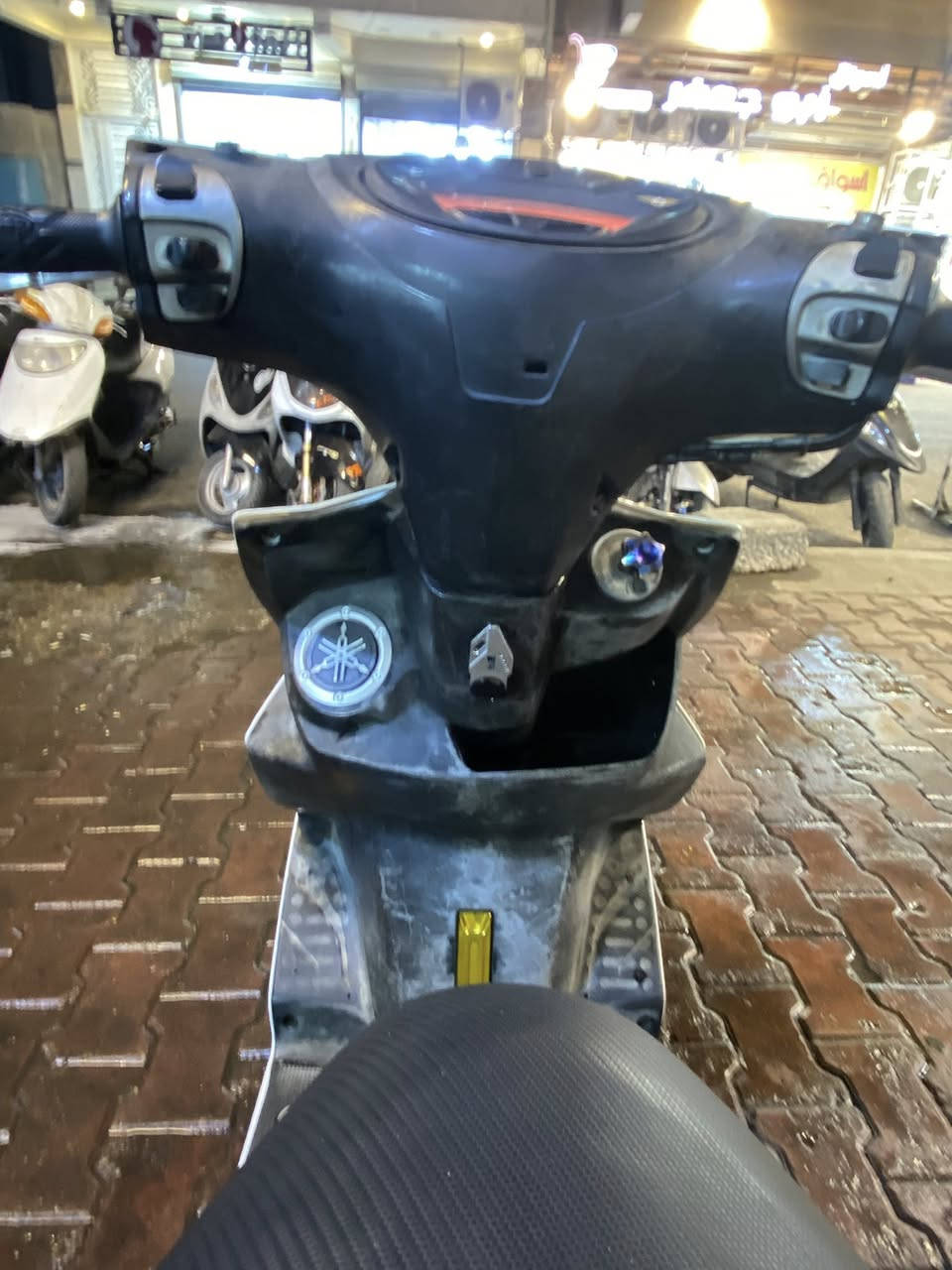 السلام عليكم شباب جيتي ار للبيع الدراجة جديدة بلكارتون بيها هواي غراض مكينة 58.5كور رياضي بصمة 
بيها صدر امامي DMSبيها دبل خلفي DMSبيها فلاوين NCYبيها يدات بريك اصلية كلجات كودو أصليات بيها صالصنة فكتوريا قطرة دهن وأكسل رياضيات وبعد بيها هواي غراض مذكرتهن كفرها الأصلي موجود احمر بس تعبان الدراجة خير من الله عارضها ب١٣٥٠بيها مجال مكاني الوزيرية ***********
