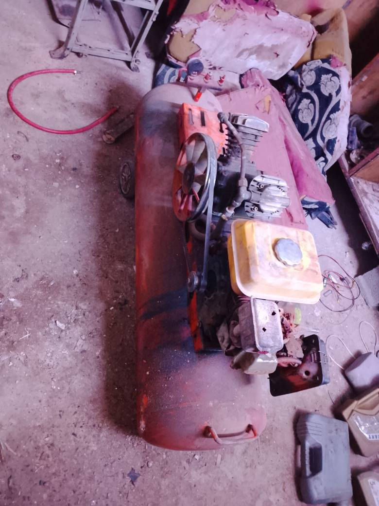 كمبريسرات واحد كهرباء حجمة ٢٥٠  وثاني بانزين حجمة ٢٠٠ للبيع ثنينهن
الكهرباء ب٢٥٠ الف وبانزين ب٢٠٠ مكاني  بغداد الطالبية 
*********** بغداد, العراق
