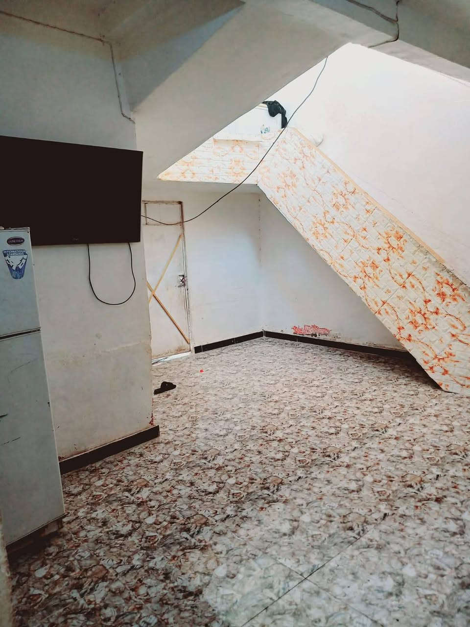 بيت للبيع المساحه 500 متر قرب ملعب السنبله اسم القرية العطاء علئ طريق الحمزه كافت الخدمات المحوله بالباب مدارس متوصطه وبتدايئه السعر 38 وبي مجال بسيط رقم الهاتف *********** غير متواجد ع الفيس
