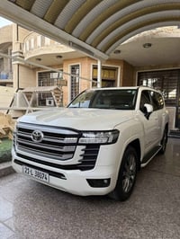 للبيع لاندكروزر 2023 ساز اصلي رقم سليمانية ماشي 42 الف حقيقي مكينة 400...
