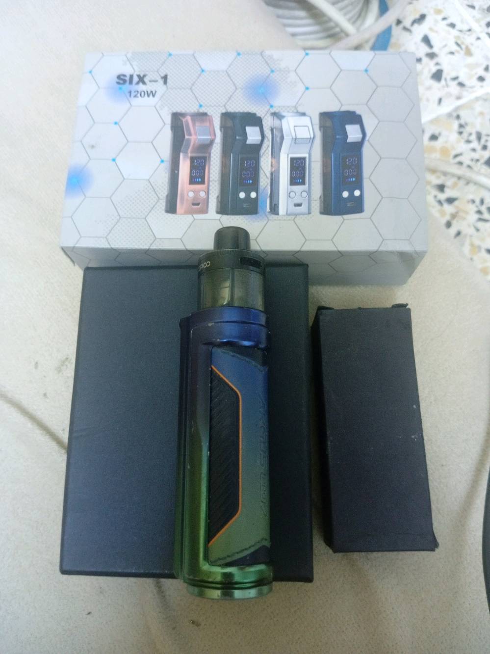 نركيلة اركوس برو 2 من شركة VOOPOO نريكلة كاملة ومابيه اي مشاكل وشغالة 100٪ سعرة 50 الف وبيها مجال قليل بيها شخوطات بسيطه كلش مع باكيتها الاصلي والتانك مالها الاصلي ، الله شاهد اريد اروح مشاية ومحتاج فلوسها