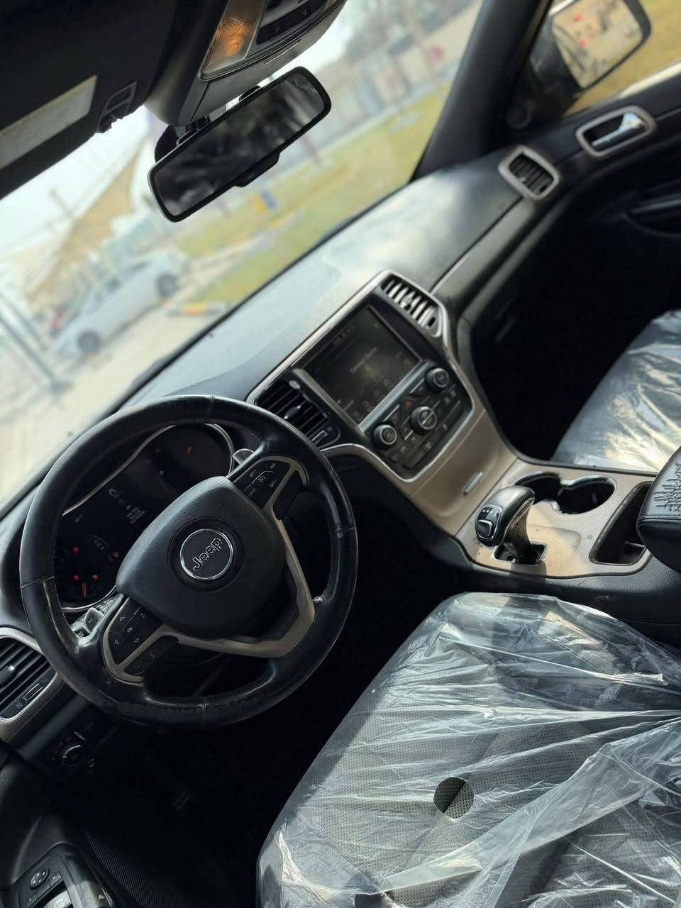 السلام عليكم
جيب شيروكي 

موديل 2016

ادوات ادوات 

متوم طبق الاصل وشرط الفحص 

وكاله المشتري 

سياره جديده جاهزه بدون اي نقص
بصمه 
كشنات جلد كهرباء 

شاشه كبيره 

كأمره خلفيه

فور و يل 

حساسات خلفيه 

العلوان البصرة 

للسعر 95 وبيها مجال 
الاستفسار ‏‪***********‬‏
