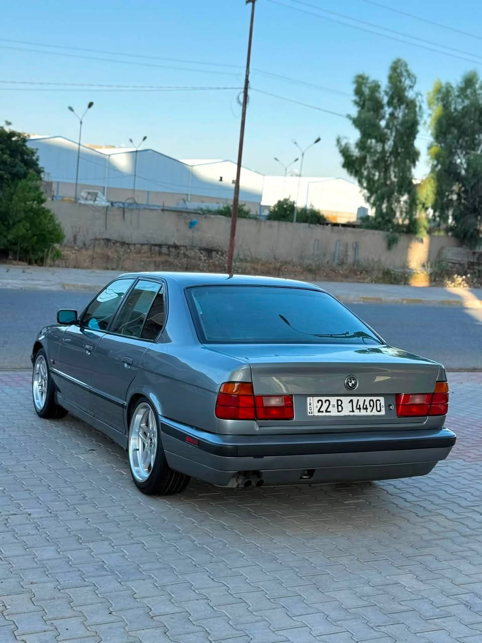 بي ام 525  بيلاد موديل 1993 عل بلاد
شرط كير اوتو شرط  تخم تاير جديد صدر امامي خلفي جديد السيارة بلاديه صبغ جماليه 
شرط رقم اربيل شرط تحويل مباشر
تبريد ثلج ❄️ غرفه جلد لايت زنون 
السعر 68 وبيه مجال شراي خابرني 
مكان السياره كركوك موشراي لادوغني 
رقم موبايل (( *********** ))
