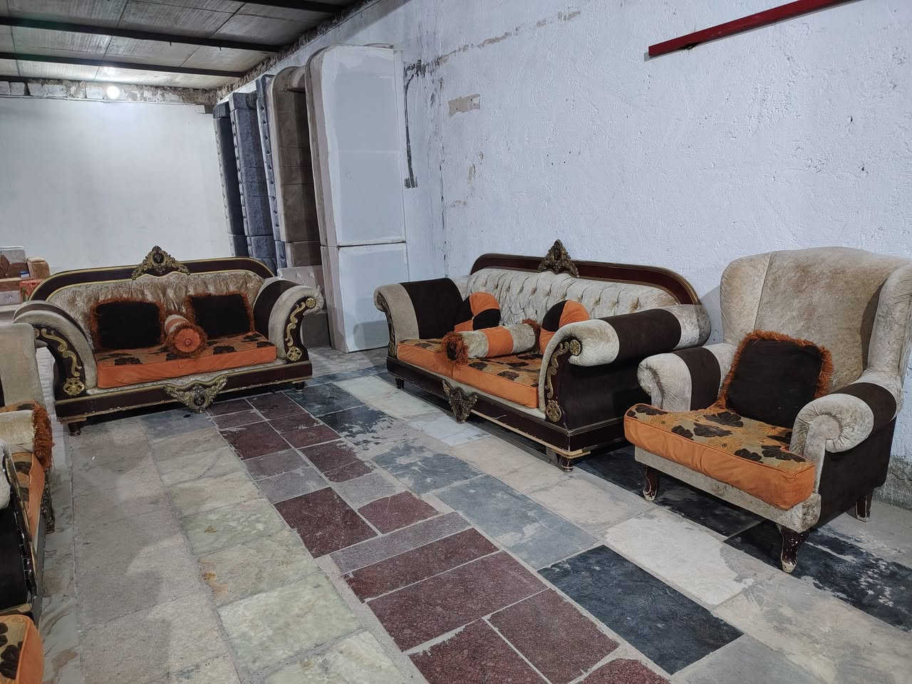 تخم قنفات تسكام ملكي جدا قوي  نظيف وجاهز  يتكون 
من 5 قطع 10 نفرات مع سيت كوشات السعر 200 مع مجال 
المكان نجف حي العسكري كبل شارع السبسيس قرب السوق المحضر للستفسار *********** واتساب
