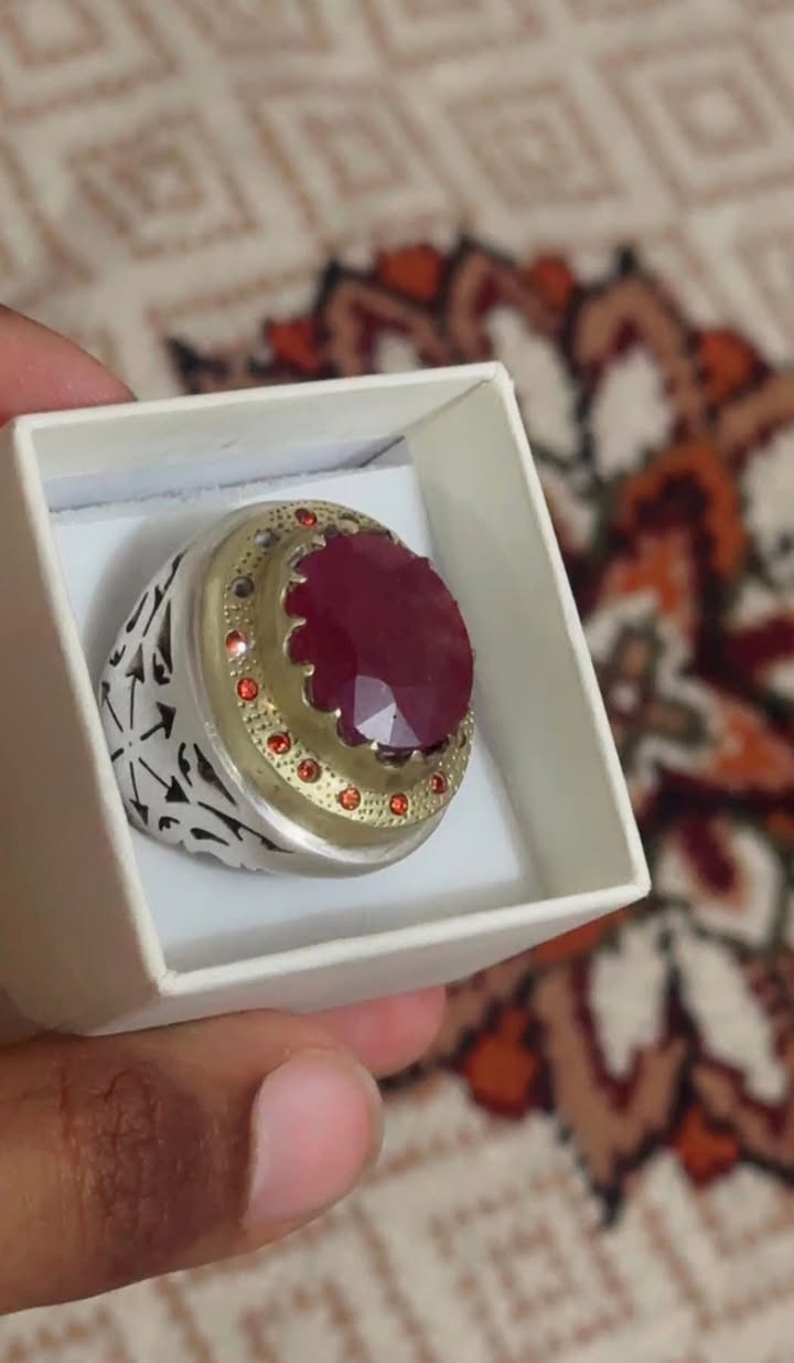 خاتم خشن من تحف  الياقوت الفريقي الطبيعي فرط الرمان صياغة يدوية المبدع برهام( وزن الخاتم ثقيل 42g)  السعر خاص  رجاءا مابيع كسر لين قطعة تحفة 
يوجد توصيل جميع محافظات العراق الاستفسار علة الخاص واتساب ***********
