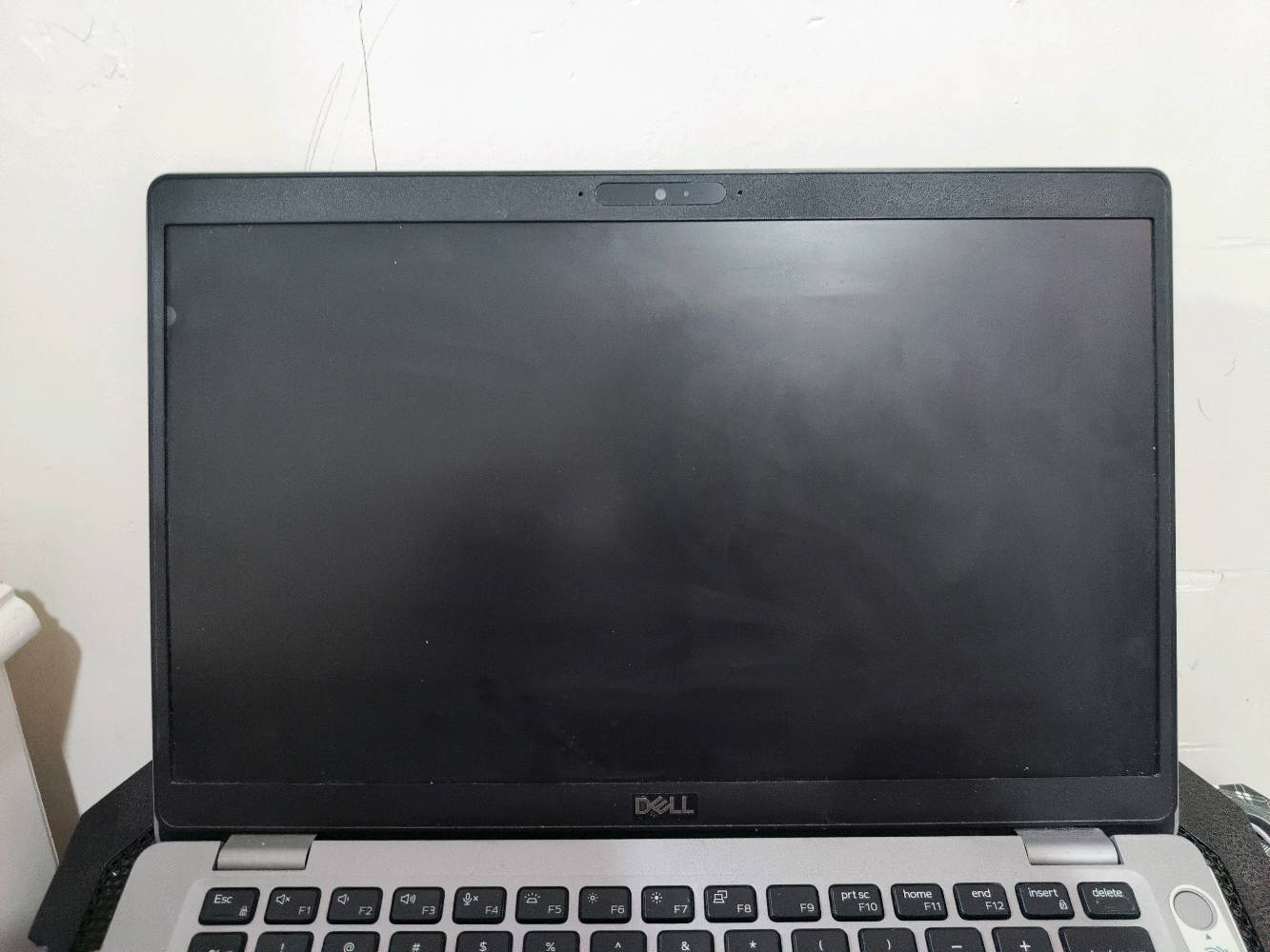 ​💻 لابتوب Dell Precision 5510 للبيع - أداء قوي وتصميم أنيق
للبيع جهاز Dell Precision 5510 الغني عن التعريف، يجمع بين القوة والشاشة اللمسية المذهلة، الجهاز بحالة ممتازة (مستعمل نظيف جداً) وجاهز للاستخدام الفوري.

​🚀 المواصفات التقنية:

​المعالج: Intel Core i5-11th Gen (أداء عالي وسريع للمهام المتعددة).
فئه Hمناسبه للعاب المتوسطه. 

​الذاكرة العشوائية (RAM): 16GB (مثالية للألعاب، المونتاج، والبرامج الهندسية).

​التخزين: 256GB SSD (سرعة فائقة في التشغيل ونقل البيانات).

​الشاشة: شاشة لمس (Touch Screen) بدقة عالية وألوان واقعية جداً.
كيبورد ضوئي. 
​الحالة: مستعمل نظيف جداً (نظافة ممتازة).

وياتي مع حقيبه وماوس وقاعده تبريد

​✨ مميزات إضافية:

​تصميم نحيف وخفيف الوزن وهيكل متين من الألمنيوم. 

​شاشة بدون حواف تقريباً لتجربة مشاهدة ممتعة.

​بطارية بحالة جيدة جداً.

​💰 السعر:[380]وبي مجال. 

📍 الموقع: مثنى رميثه 

📞 للتواصل والاستفسار: [***********] واتساب
