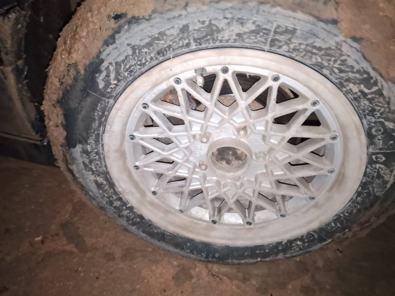 سلام عليكم محرك برنس وكير برنس ثنينهن نضاف ومشدودات بسياره لابخار ولاتنقيص 
وياله عنكبوت عدد3بيهن تخم تاير جديد
گلهن ب500
مكاني نجف
***********
