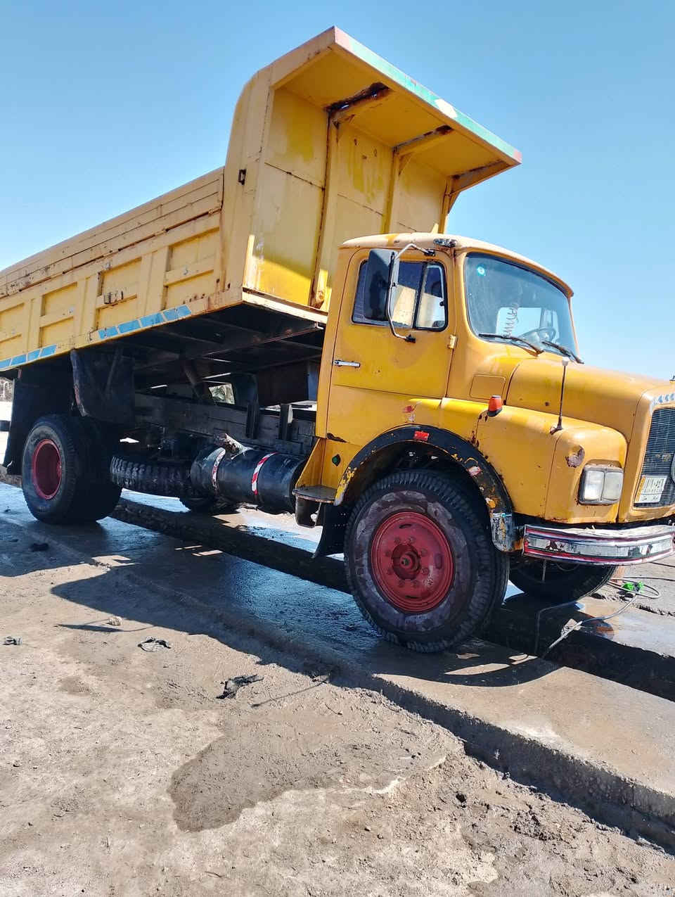 سياره تاته للبيع موديل 2002 شاصي مدبول بي فطر المكان السماوه والاستفسار ع هاذا الرقم ***********.
