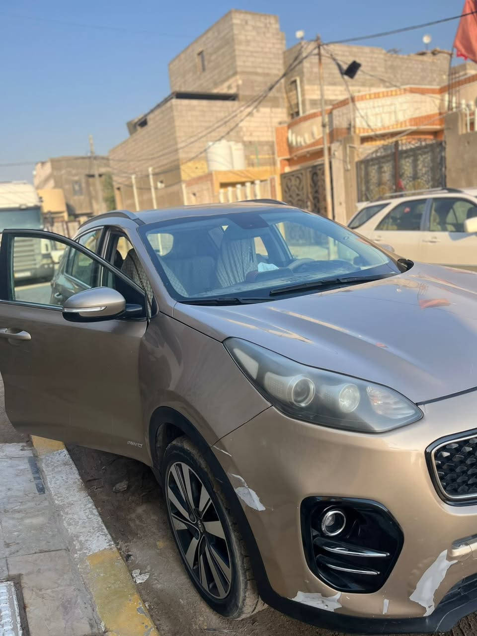 السلام عليكم
كيا سبورتاج موديل 2019 
مكينه GDI
السيارة فقط مبدل جاملغ الامامي للراكب و مصبوغ اثناء الصبغ مطفر رذاذ مقدار شبر ع الباب فقط 
السيارة نص فول شاشة و قطعتين تبريد خلفي و اشارات بالمري و جامة السايق كهرباء حساس ضغط بردة بالصندوق و غيرها..
ماشية 195,000
رقمها اربيل سنويتها تنتهي يوم 2026/2/15
السيارة نظيفة و مرتبه
مكانها البصرة ابو الخصيب سعرها 
176 
وبيها مجال حك الجية للاستفسار 
***********  .
