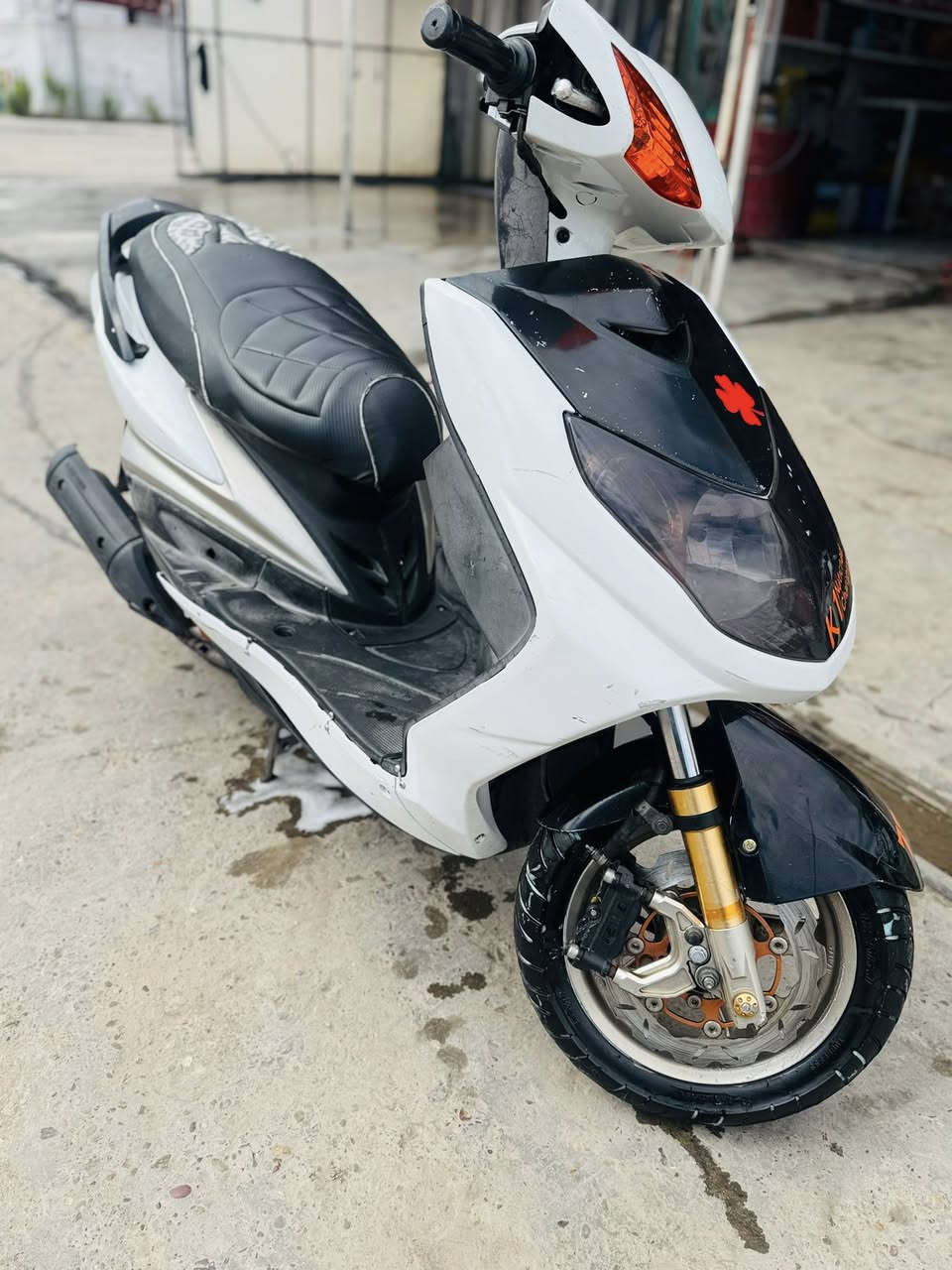 السلام عليكم سكنس فحل كابريتر بوشه ٥٨ بيها هواي تزويد دبل امامي رياضي فج بريك رياضي اكلاجات رياضي سلف رياضي هاوزن رياضي كشن رياضي الدرجه شلعه معدل متلزم كهرباياتها كلها شغاله زوج تايرات جلاتين الدراجه اي نقص ما بيها السعر ٧٠٠ وبيها مجال عنوان دوره شارع ٦٠ رقمي ***********
