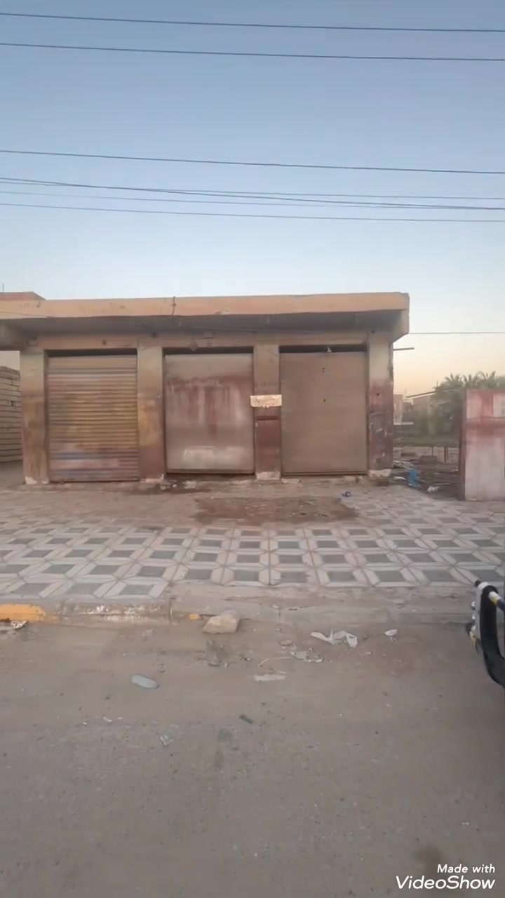 (مكتب آشور للعقار):
 نوع العقار: قطعة أرض تجارية للبيع.
 المساحة: 260 متر مربع.
 الموقع: الناصرية - صوب الشامية.
 العنوان بدقة: على الشارع الرئيسي (السايدين) - قرب تقاطع راية - قرب مكتب العاز.
 للاستفسار والتواصل: الاتصال بمكتب آشور على الرقم ⁠***********⁠.
