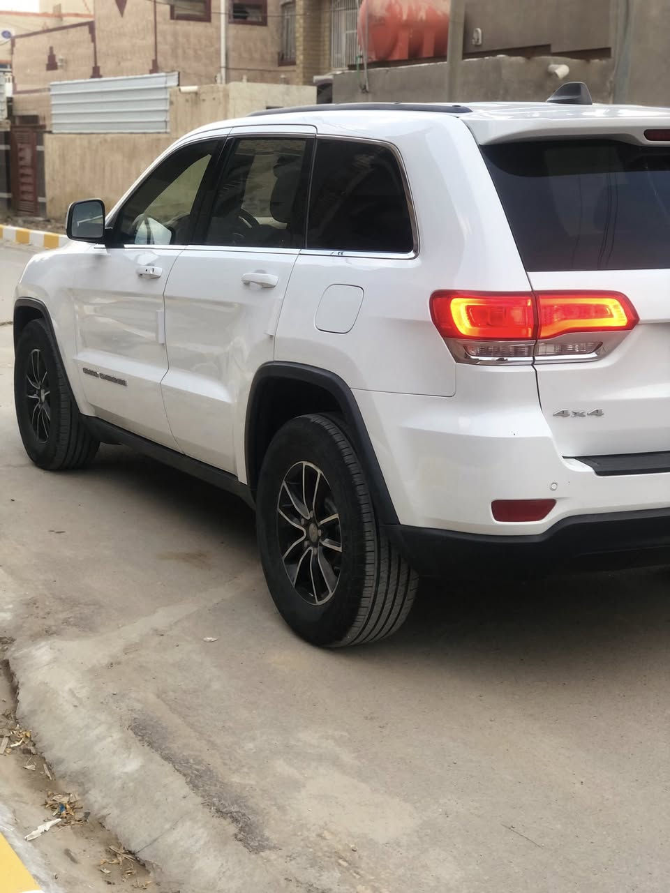 سلام عليكم 
Jeep گراند شيروكي ( لاريدو ) 
وارد امريكا حادث بسيط
الحادث موضح بالصور
جاملغ امامي فقط 
رقم ذي قار حره بأسمي
موديل ٢٠١٧ 
نظيفه السياره 
حداديه ، تواير جدد
مواصفات اللاريدو معروفه
السعر ٢٣٠ وبيه مجال 
العنوان : ذي قار / الشطرة 

***********
