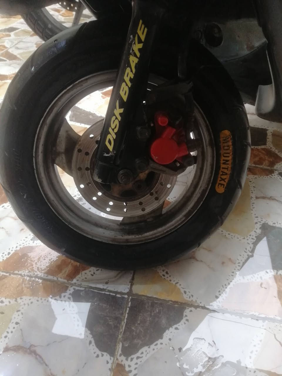 دراجه ٦٠ بيجي نضيف بشكل مبدل زوج كامل تايرات ب ٤٠ مبدل صلنصه جديده ب ١٥ هورن شغال قفل جنطه قفل ستيرن استاند رفع وستاند صفح راجه نضيفه بشغل بل بك لايت مال الخلفي طاك والدراجه يرادهه ب 200 الف اليريد يراسلني خاص وتساب ***********
