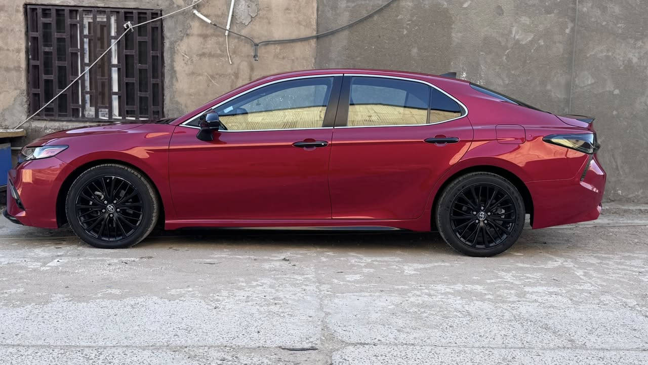 سلام عليكم 
كامري  موديل ١٩ 
٤ سلندر محرك ٢٥٠٠
فئة se
حادث خلفي خفيف جداً مكان رقم  مصبوغ فقط يعني نص قطعه صبغ مكان الرقم الخلفي فقط ونص الدعاميه الخلفيه مرشوشه 
ولا ايرباك طاك بيها على وضعهن ابلادي مال شركة 
منضومة زنون بيها زرع عدسات ٣٠٠ دولار 
بكلايت رياضي ٣٧٥ دولار 
موصفات ال se المعروفه السيارة ماشيه ١٤٠ الف كيلو (مو ميل ) 
السيارة كاملة على الاخير مابيها اي نقص تخم تاير جديد صدر بحالة ممتازه جدا 
السيارة شوفت عينكم حلوه ومرتبه ونضيفه 
سعرها ١٨٨ وبيها مجال قليل 
او مرواس ويا جارجر موديل 17 او 18 
مكاني بغداد 
رقم ( *********** )
ورحمه الله  والديكم 🌹
