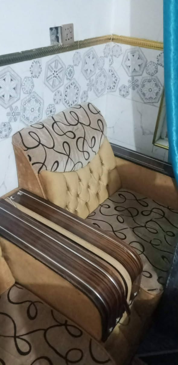 السلام عليكم تخم للبيع 8مقاعد بي ضرر بصيط كدامك السعر80وبي مجال مكاني بغداد الحريه الثانيه رقمي متواجد خاص واتساب ورصيد***********
