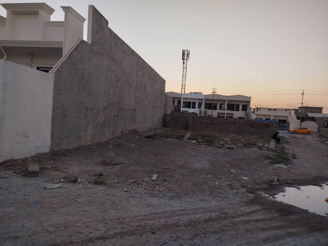 السلام عليكم قطعه ركن للبيع المساحه ١٨٥م 
المكان في قادسيه الثانيه ١٦اب خلف جامع الحاج وأحد زنكنه 
السعر ٢٨مليون 
ملاحظه القطعه رقم توزيع 
رقم الهاتف ***********
