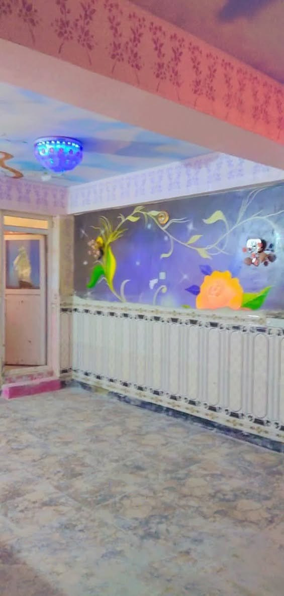 سلام عليكم
شقه إيجار المساحة ٩٠ متر 
غرفه وصاله ومطبخ وصحيات 
شريط حي المعلمين سريع المعارض 
ايجاره ٢٥٠ 
***********
طابق ثاني
