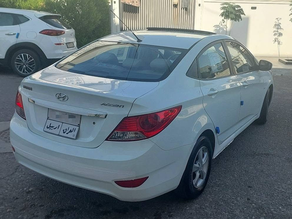 للبيع سيارة هونداي اكسنت موديل ٢٠١١ خليجي فول مواصفات سيارة جديدة و نظيفة سيارة بدون صبغ او تبديل او حالوب فقط مكانين على كد اصبعين تعديل بارد و ما يبين و الباقي شرط سونار كير و محرك ما مفتوح و ما بي أي عيب (ماشية فقط ١١٠ الف حقيقي )و بيها دفتر بنزين و سيارة شرط التحويل 
مواصفات 
بلاجكتور 
ويل كروم 
اشارة بالمراية 
سقف سلايت 
خدمات 
تجوة 
٥ مخدات 
داخل اصفر 
٤ جامات كهرباء و مراية كهرباء 
كير اتوماتيك و محرك ١.٦ دوش مرغوب 
سويج كونترول 
و بعد مواصفات هواية مكان سيارة كركوك سعر ٩٨ ورقة قفل رقم موبايل *********** كركوك, العراق
