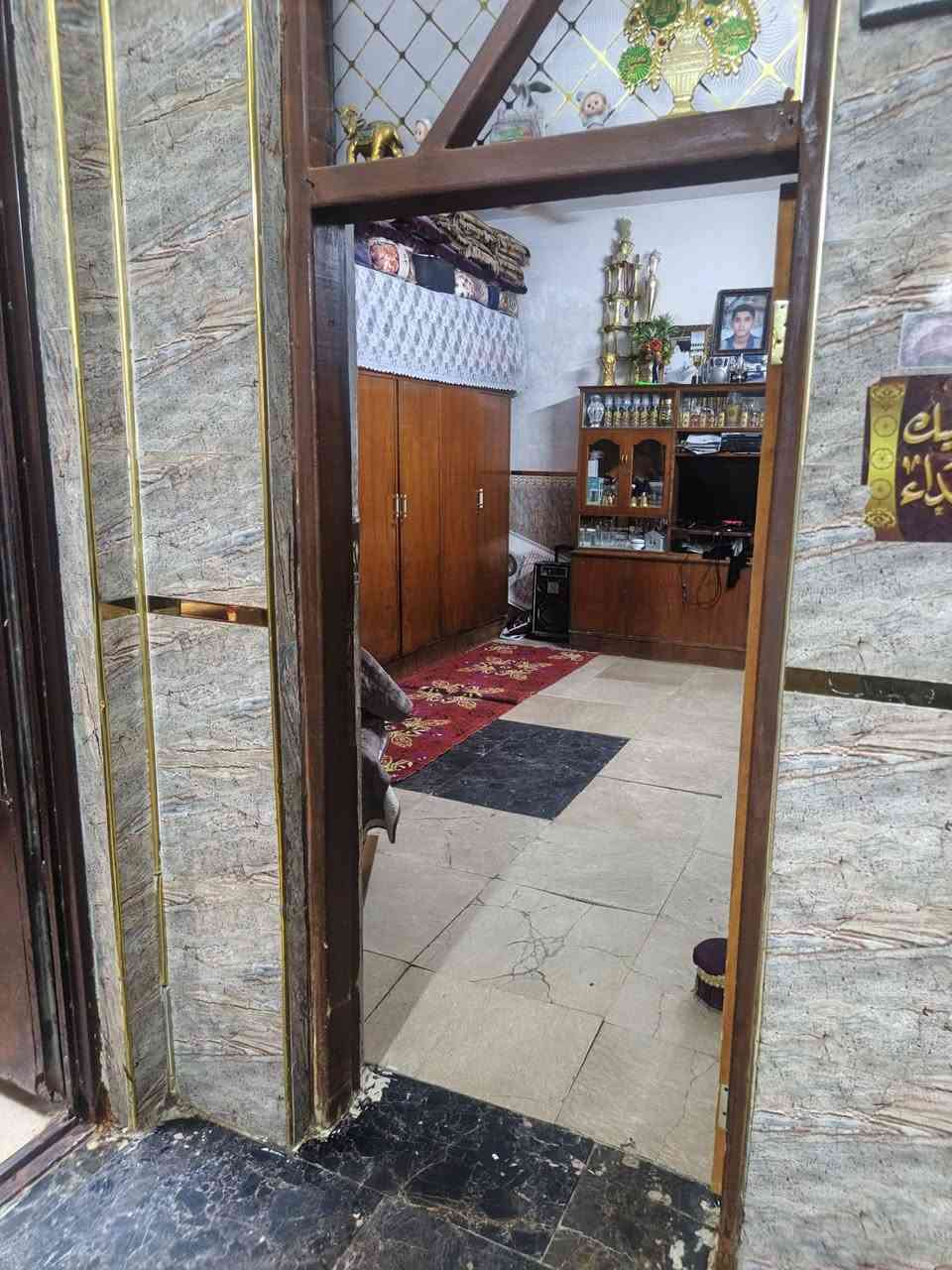 السلام عليكم بيت البيع  بغداد مدينة الصدر قطاع26
أول فرع أول بيت المساحه144 اربع غرف فوك 
***********
