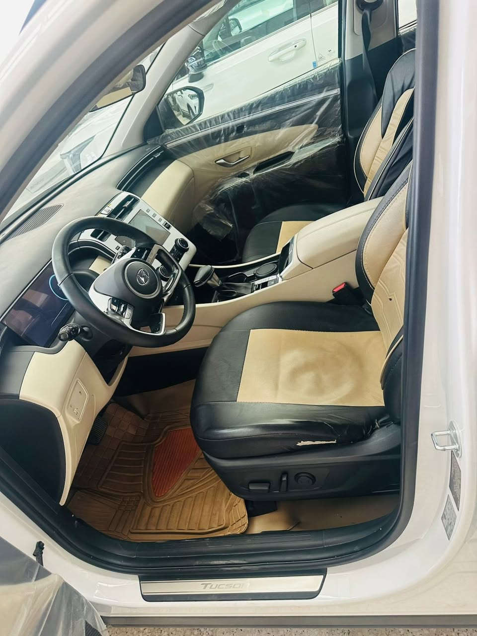 السلام عليكم
توسان 2024خليجي مكفوله كفاله عامه 
من الصبغ التبديل والبارد !
ماشيه 16الف فقط 
بسمي سنويه تحويل ثاني يوم مداور 
فول كشن كهرباء ثنين +مغلفه كشنات ارضيه سياره فول من عده البنراما 
مكان السياره \بغداد 
الرقم /***********
