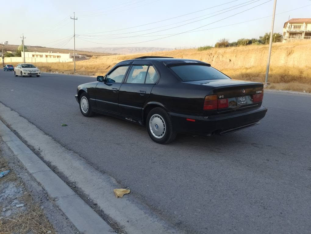 BMW 525 
GER عادی
MODEL 1989
ئاڕم پلاستیک سلێمانی نوێکرایتەوە عامەلۆجوانی
هەرچی تێدایەبەشەرت
دوو جام سلاید کارەباشاشە
ئایپارد4تایەوپاتری 1هەفتەیە
بەستراوەسعر28$مەجالێکی زۆرکەم شوێن هەولێربەحرکە
ژ.م.***********
W  M  Vلەسەرە
گۆڕینەوە قەرد قستم نیە أربيل, العراق
