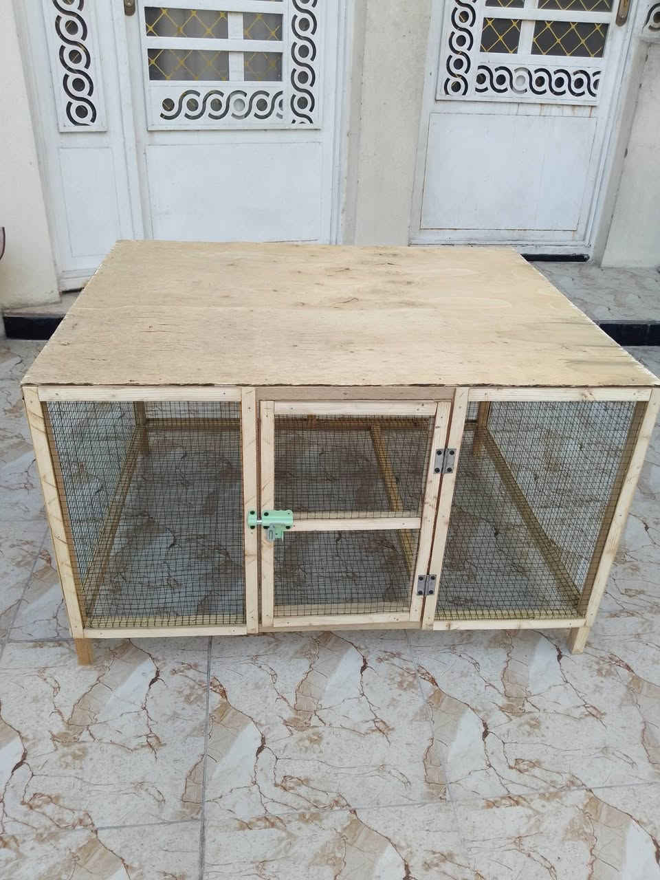 ***********
سلام عليكم مرخصة الادمن متاح خانه جبيره ترهم كلشي قياسات عرض واجها متر ارتفاع 50 نزال 80  شغل جديد درجة اولى مكان بغداد الحريه سعره 30 الف نهايته لايوجد توصيل
