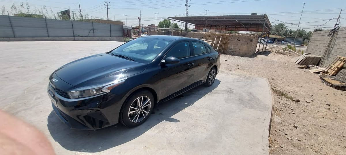 كيا فورتي ٢٠٢٣ لون اسود محرك ٢٠٠٠ دوش ماشية فقط ٧٠ الف كيلو ضربته بلادية بالصور من امريكا نظيفة مال بيت واليشتريه بالعافية عليه 
رقم الهاتف السعر للاتصال 
***********
