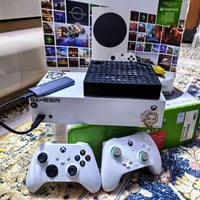 اكس بوكس سيريس إس للبيع جهاز نضيف وجديد صارلة عندي شهرين نضافة 99/100 ...