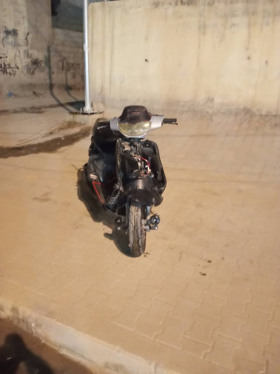 دراجة فراشة لبيع أو مراوس نثيه نكره سلف كامله مفتوحه  اي نقص مابيها  بيها كفرات سود كلشي شغال كهربائية شغاله السعر325وبيها مجال بسيط العنوان كوفه شارع ملعب الكوفه حي 17 تموز لشراي تفضل خاص  او اتصال ***********
