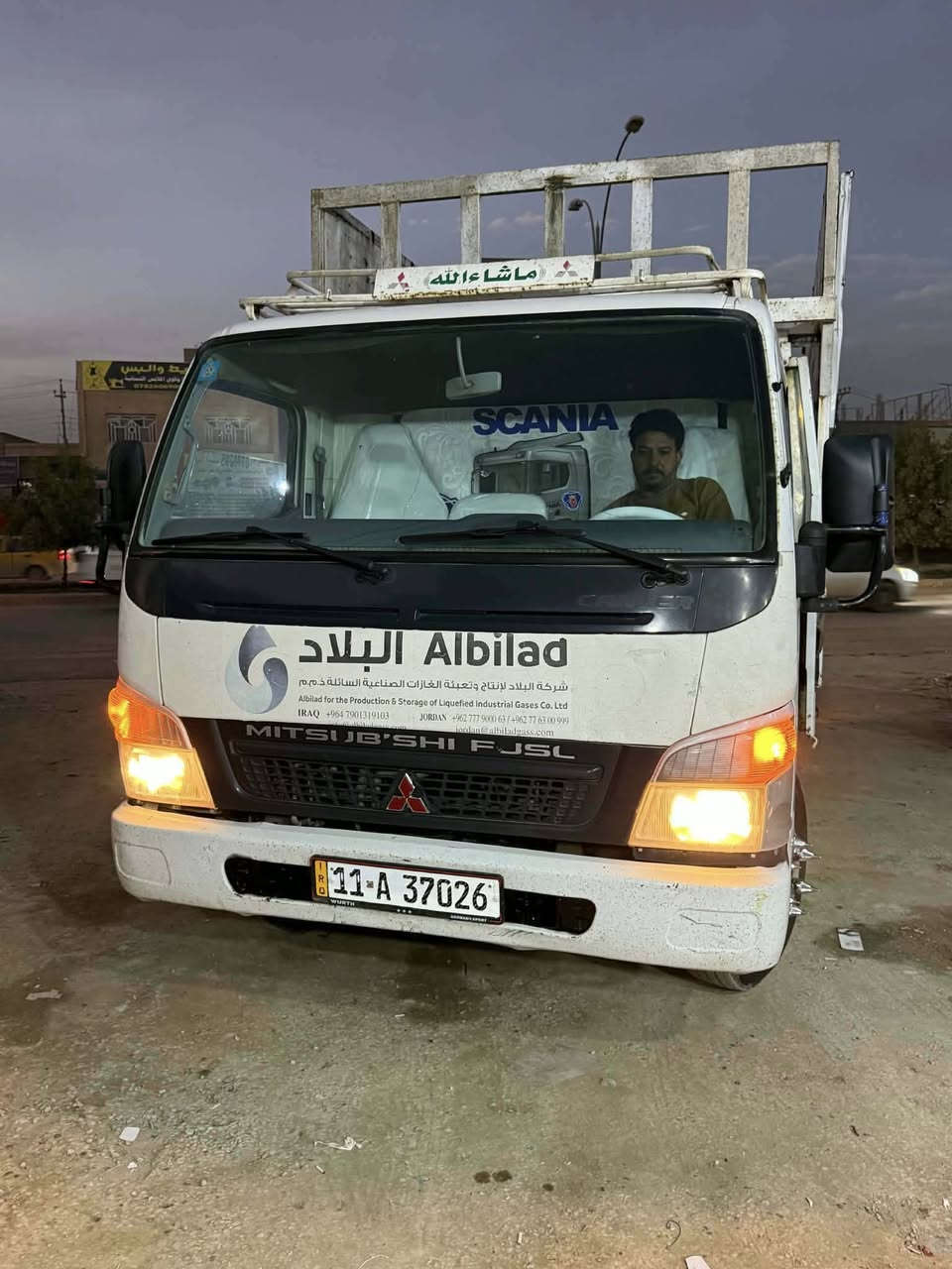 للبيع كنتر ٢٠١٤ مكفوله كفاله عامه 
تخم تاير جديد حداديه كامله 
سنويه ورقام جدد 
سياره رقم بغداد تحويل ثاني يوم 
السعر ١٧٥ وبيه مجال اتصل على صاحبه ***********
