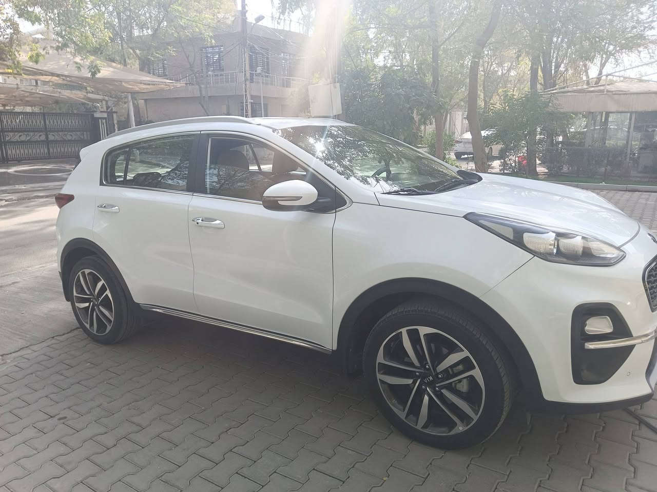 السلام عليكم من رخصة الادمن كيا سبورتاج موديل 21 سياره خليجيه مكفوله كفالة عامة عدا اصبع بارد بالجاملخ الامامي الايمن وربع الدعامية صبغ سيارة من هية زيرو عدنة مكينة كير كفالة مكفولة سبير منازل تخم تاير جديد صدر أمامي خلفي كفالة 
موصفات السيارة 
بصمه تشغيل 
بصمة ابواب 
شاشة كامرة اصلية 
مري شفط  
اريل انفكيشن
سيارة ماشية 55 الف
مكان السيارة بغداد الكريعات 
السعر 208$وبية مجال للشراي ***********
