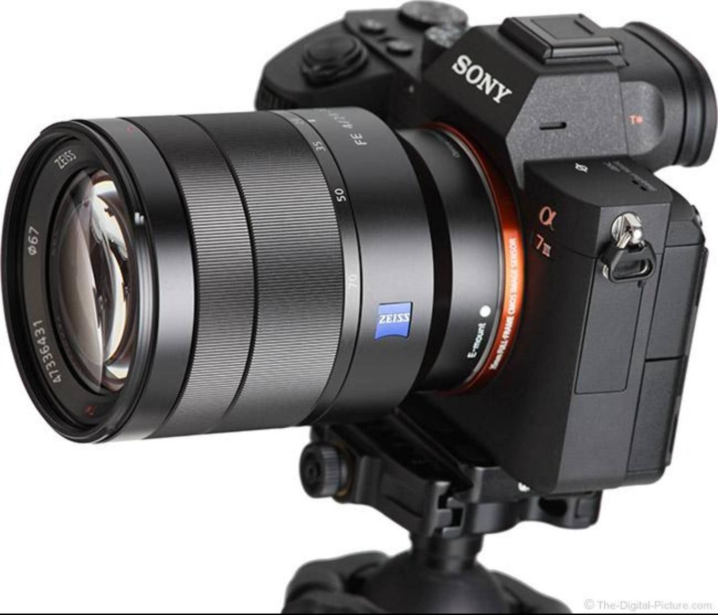 لبيع عدسة سوني 70 24/  FE4
 ستخدام مرتين 
او مراوس مع عدسة 50م F1.8 مع لفرق  
تواصل خاص او ***********
