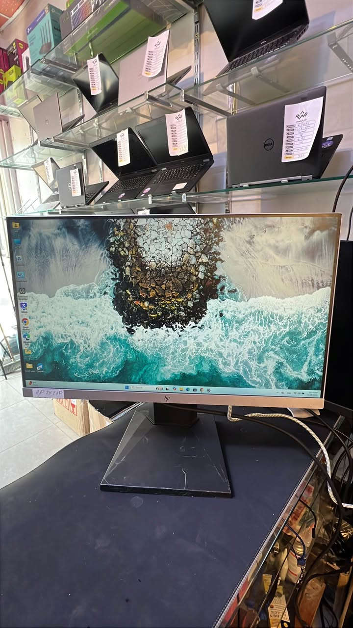شاشة HP العملاقة.. جودة احترافية بسعر ما يتفوت! 🖥️🔥
إذا كنت تبحث عن تجربة مشاهدة ممتعة أو تريد تطوير "السيت أب" الخاص بك بدون ما تدفع مبالغ طائلة، هذا العرض مصمم لك!
مواصفات الشاشة:
• 📏 الحجم: 27 إنش (تجربة سينمائية).
• 🌈 اللوحة: IPS Panel لألوان واقعية وزوايا رؤية واسعة.
• 🔊 الصوت: سبيكرات داخلية مدمجة (ما تحتاج تشتري سماعات خارجية).
• 🚀 السرعة: تردد 75 Hz يوفر سلاسة ممتازة في التصفح والألعاب.
• 🔌 المنافذ: تدعم كل شيء (HDMI, DisplayPort, VGA).
السعر الجديد: 115,000 دينار فقط (بدلاً من 125,000) 💰
الحالة: مستعمل (نظيف جداً)
📍 للحجز والاستفسار:
📞 اتصل بنا: ***********
🌐 زوروا موقعنا: www.altajstore.com
📸 انستغرام: altaj_laptopء البصرة, العراق
