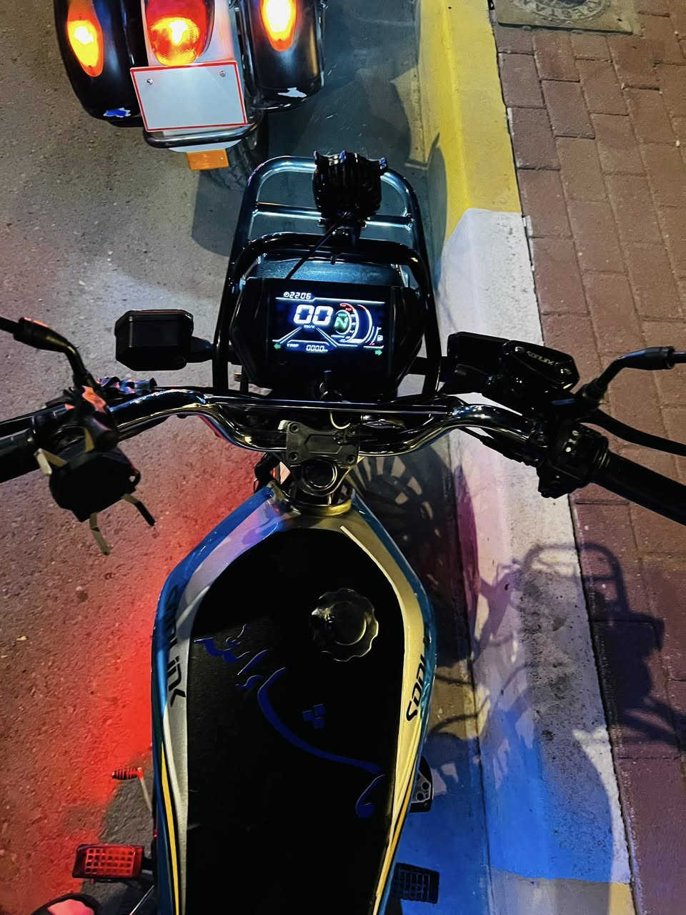 اسلام عليكم 
سولنك 25 مجمبز ودراجه تخبل محرك 150 مكاني رمادي الموشراي لا يتصل  الرقم *********** وسعر خاص يرهم مراوس بسولنك200 فقط وانطي فرق
