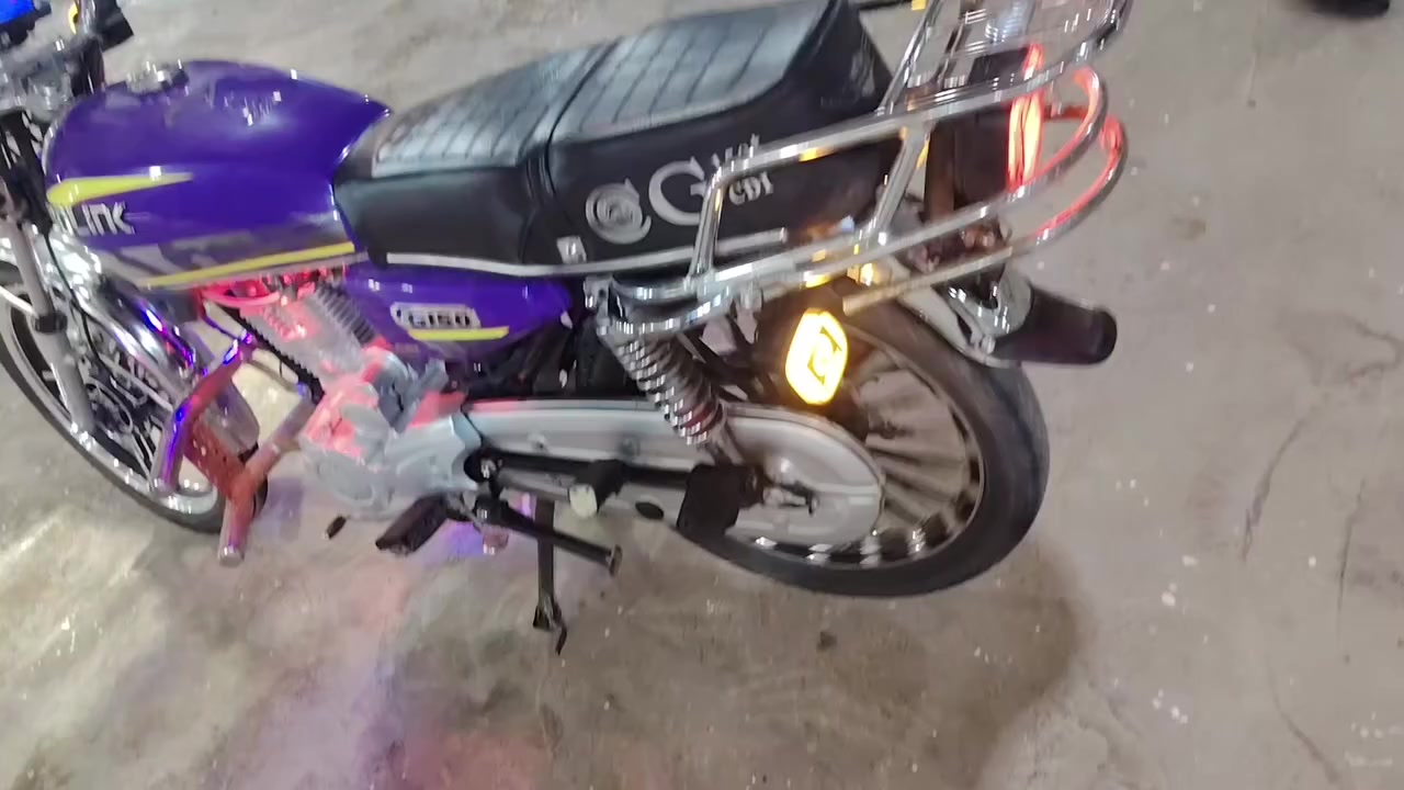 دراجه 25 محرك  مامفتوح  دراجه نضيفه مبدل بس ويل سعره 800 وبيه مجال تصال ***********
