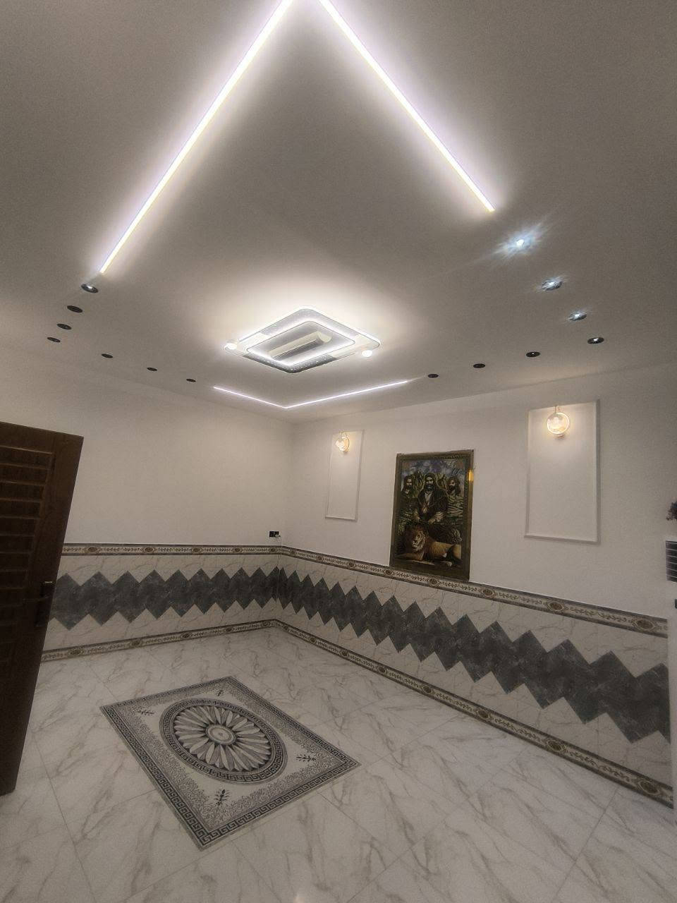 دار للبيع مركز الحله المساحه 200م طابو زراعي صرف سند 25
واجهه 10 النزال 20

الموقع شارع شريفه الرابط شارع 80 جهة كربلاء  وشارع 100

الموقع ع GPS

 https://maps.app.goo.gl/bTgYiA3YShooeeL58

يحتوي على
طابق واحد غرفتين نوم واحده بنظام السويت 
حديقه داخليه كبيره مع استقبال وهول وكلدور ومطبخ 
يوجد 3 مناور للغرف والمطبخ والكلدور
 البيت بناء حديث 
والمنطقه كاملة الخدمات ماء وكهرباء وجميع الخدمات الموقع جيد جدا مركز مدينة الحله الدار معروض بسعر 130 مليون من يرغب بالتواصل لمعرفة باقي التفاصيل  الاتصال بالرقم 

‏‪***********‬‏

متوفر واتساب ايضا
