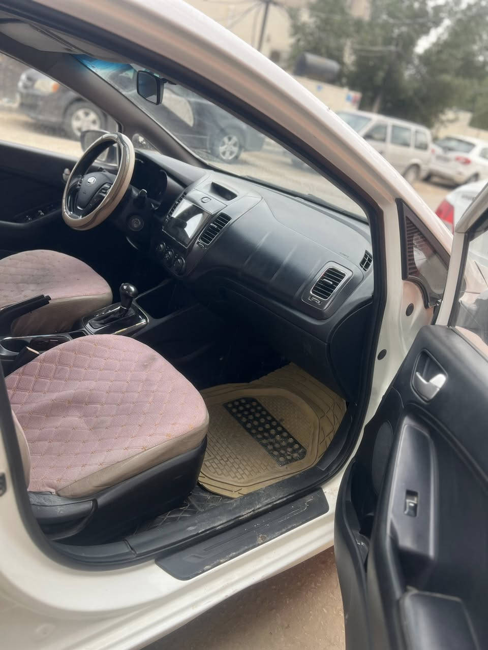 كيا سيراتو رقم اربيل هزه ورقم جديد مكانهة ديوانيه السعر ١٢٥.    ***********
